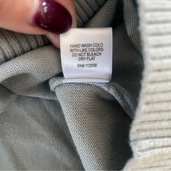 Zenana Front Seam Sweater Light Gray Style TW-21018C5 Women’s Size XS NEW - Picture 4 of 6